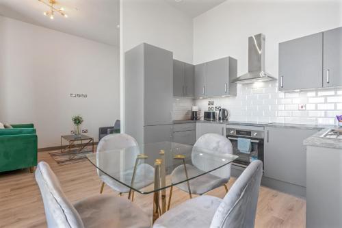 Urban City Suites - JQ Rise Penthouse, 3 bed photo 27