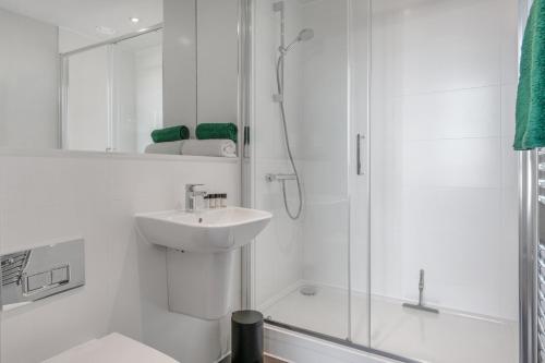 Urban City Suites - JQ Rise Penthouse, 3 bed photo 7