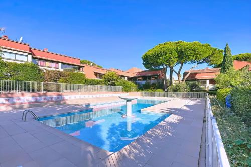 Cozy duplex with swimming pool and terrace in Fréjus