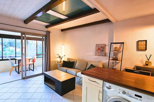 Cozy duplex with swimming pool and terrace in Fréjus