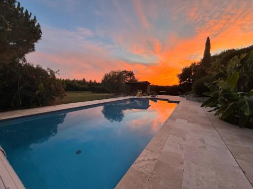 Grande maison avec piscine