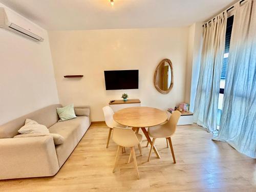 Heart of Malaga Rooftop Pool with Private Parking