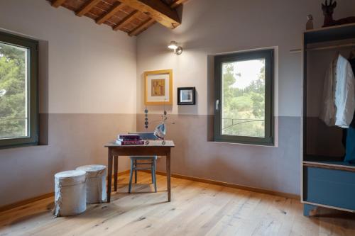 a room with a table and two windows at Casa Quadrilumi B&B in Imola