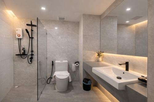 a bathroom with a toilet and a sink and a shower at โรงแรมแซนด์บอกซ์ นครศรีธรรมราช in Nakhon Si Thammarat