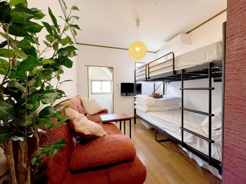 a living room with a couch and a bunk bed at JindaijiStudio SAZU222 in Chofu