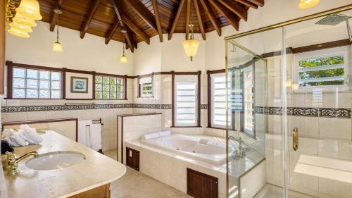 Baðherbergi á Villa Nirvana