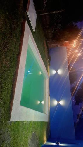 an overhead view of a swimming pool at night at Cande in Parana