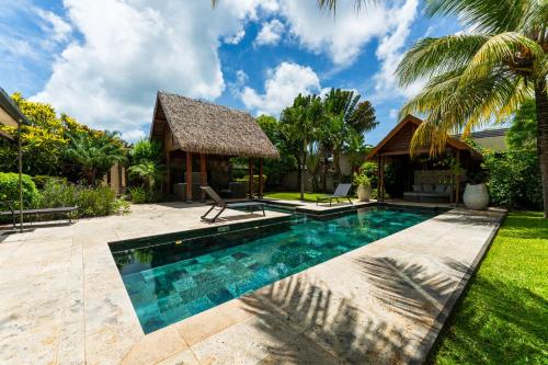 Spacious villa with private pool and 4 bedrooms