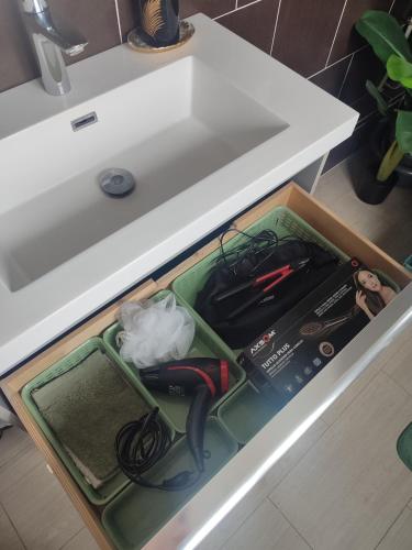 a drawer in a kitchen with a sink at Studio Zen Miramas in Miramas