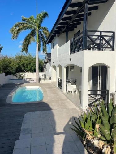 Cas Grandi Studios & Apartments with Pool & Jacuzzi