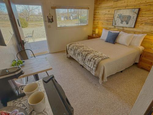 a bedroom with a bed in a log cabin at King Bear Mokee Pets OK, Shared Kitchen! #4 in Bluff