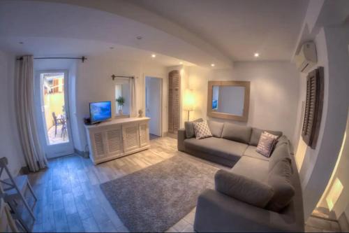 Cannes Centre Old Town 5 Pers 2 Bedroom