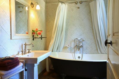 Domaine de Rhodes - 5 Chambres et 7 locations de vacances photo 68