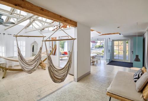 a living room with a hammock in the middle at Ferienhaus Hängematte für Familien, Freunde und Gruppen in Barth