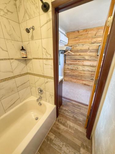 a small bathroom with a tub and a shower at Hózhó King Mokee Shared Kitchen, Pets Ok #2 in Bluff