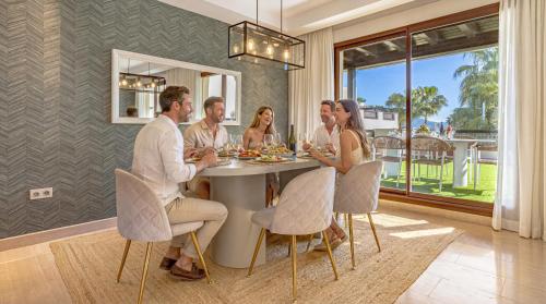 VACATION MARBELLA I Private HEATED Swimming pool, Walking distance to Puerto Banus, Security 24-7, BBQ, Pool Table, WiFi