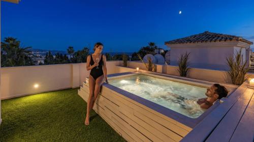 VACATION MARBELLA I Private HEATED Swimming pool, Walking distance to Puerto Banus, Security 24-7, BBQ, Pool Table, WiFi