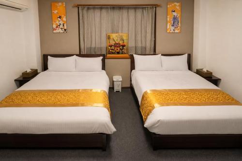 a room with two beds in a room at Kyoto Toka inn京都東華inn in Kyoto