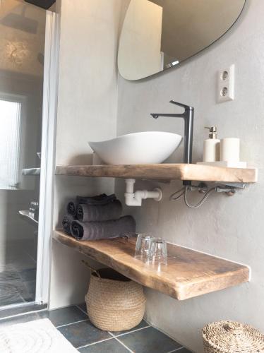 a bathroom with a sink and a mirror at Villa Kakelbont in Leeuwarden
