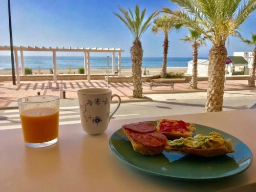 Espectacular piso reformado 1a linea de playa