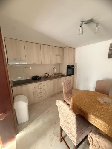 a kitchen with a table and chairs in a room at Apartman Danilo i Filip in Risan
