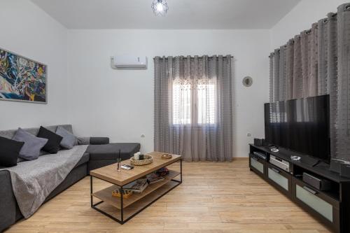 Spacious and Bright Kos Home