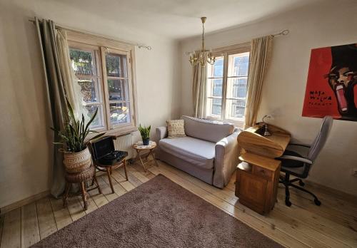 a living room with a couch and a chair at DOMEK NAD WISŁĄ in Kazimierz Dolny