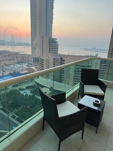 2BR Sea View Apartment 5 Min Walk to Beach