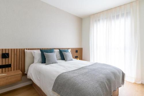 Three bedroom duplex with terrace and pool