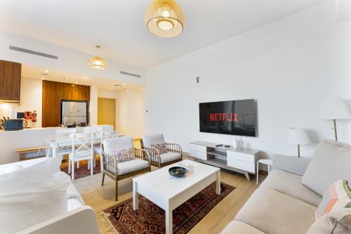 Chic 2-Bed Apartment with Balcony and Waterfront Views in Port de La Mer
