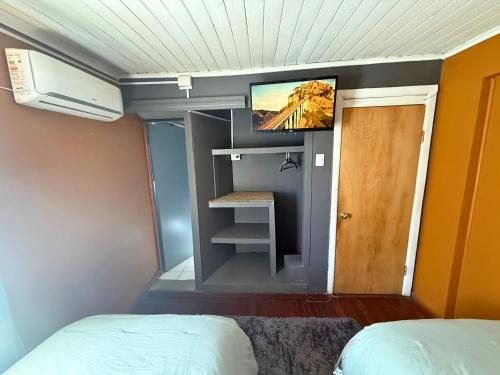 Hostal Suomi tesisinde bir odada yatak veya yataklar