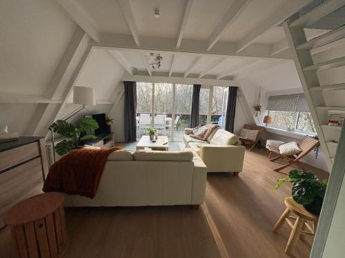 a living room with a couch and a table at Chalet Séquoia 140, Durbuy nature, piscine,2 chiens Ok in Durbuy