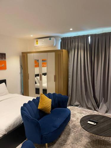 Nova Stays and Travels - Modern Stay with Private City Tours