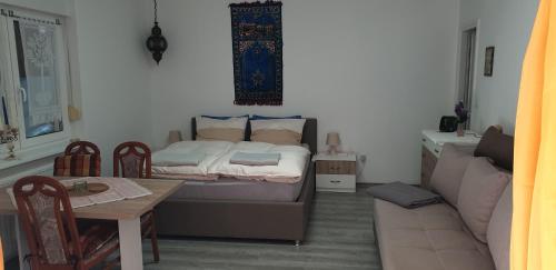 Apartment& Rooms