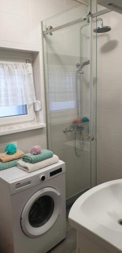 Apartment& Rooms