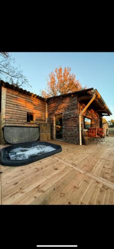 Cabane avec jacuzzi privatif séjour romantique en Provence