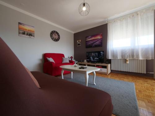 P&C Zadar Two-Bedroom Apartment with Balcony, near Old Town, Free Public Parking Area