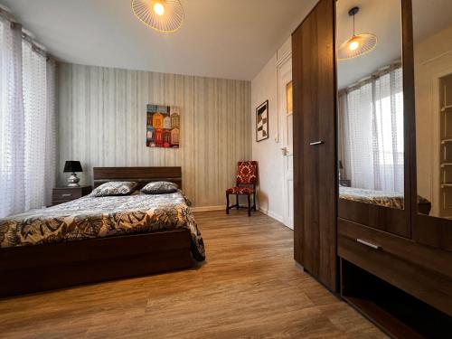 Llit o llits en una habitació de Le Rosier