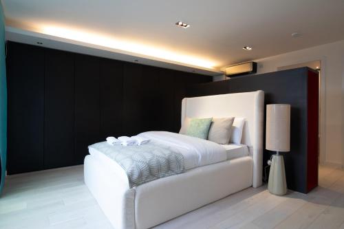 a bedroom with a white bed in a room at City of London 2BR Penthouse with Stunning Terrace View & Air Condition in London