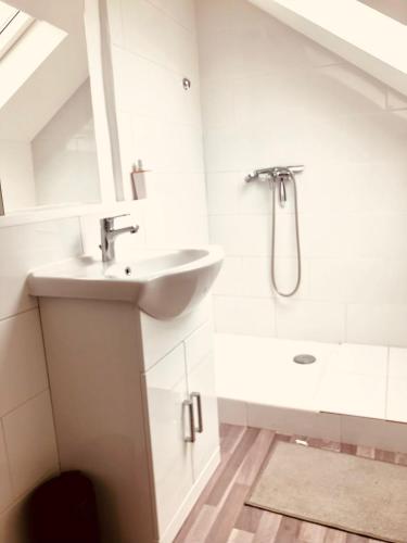 a white bathroom with a sink and a shower at Casa Soleya - Arènes de Nîmes - Au cœur de la cité Romaine in Nîmes