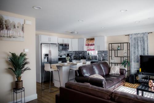 a living room with a couch and a kitchen at Tonel Paradise in Rosedale