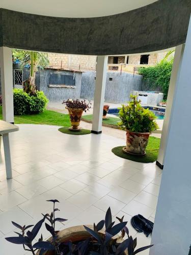 Garden sa labas ng TerraNova IMMO