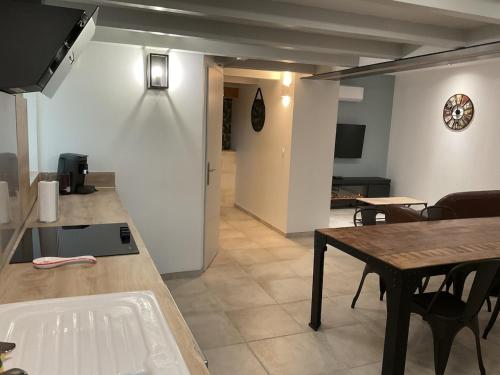 Logement cosy 70m2 avec jardin 900 m cure