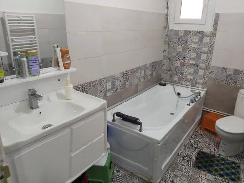 Bilik mandi di Appartcirta