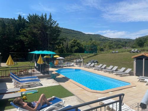 Les Mûriers - Piscine et Jeux - Gîtes Ardèche Sud