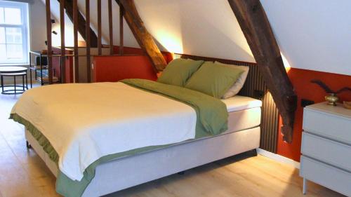 a bedroom with a bed with a wooden headboard at Stay at Gouwzee in Monnickendam