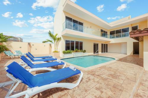 Palm Beach 4BR Villa Beach Vibe by Bocobay