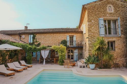Charming House At The Foot Of Luberon In Maubec