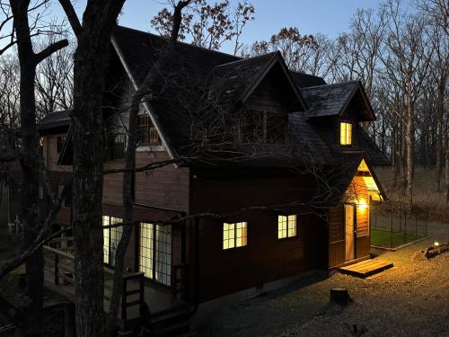 a house with its lights on at night at 久住みんなの森ロッジ202号-Kuju Forest Retreat 最大4名 in Kokonoe
