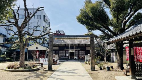 Leisure Stay Osaka USJ, 10min Universal Studio Japan, 11min to Namba and Shinsaibashi, 147m2 for 10ppl, Whole House Rental, Family kids friendly, 25m2 roof balcony, Gym&Yoga
